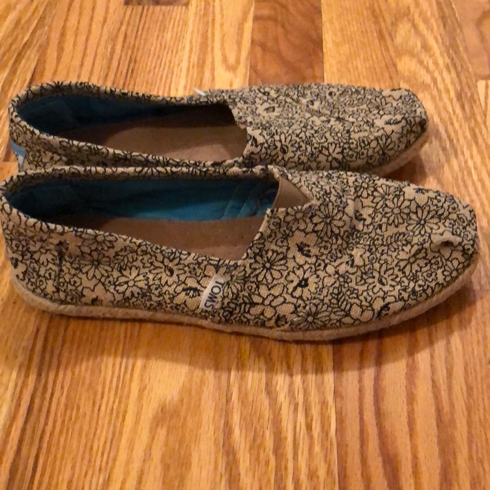 Burlap TOMS